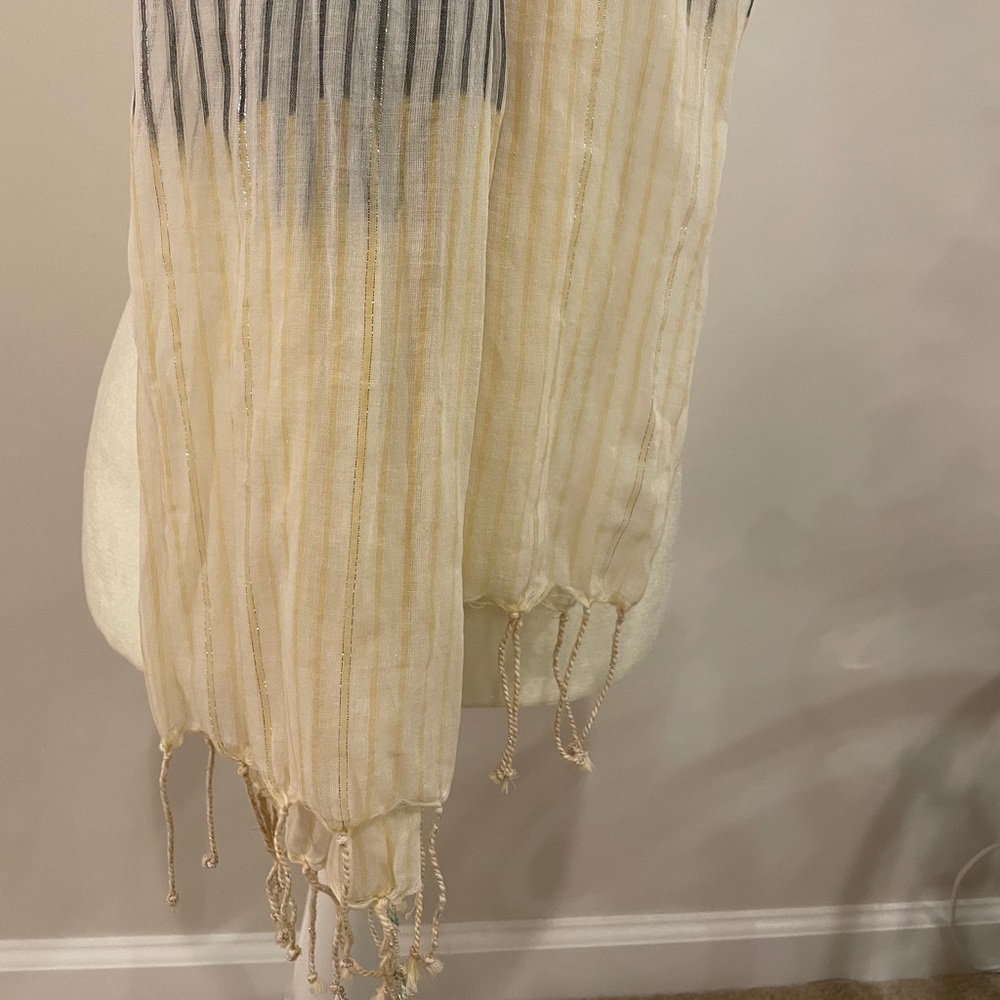 • Multi-season Scarf • - Picture 3 of 4